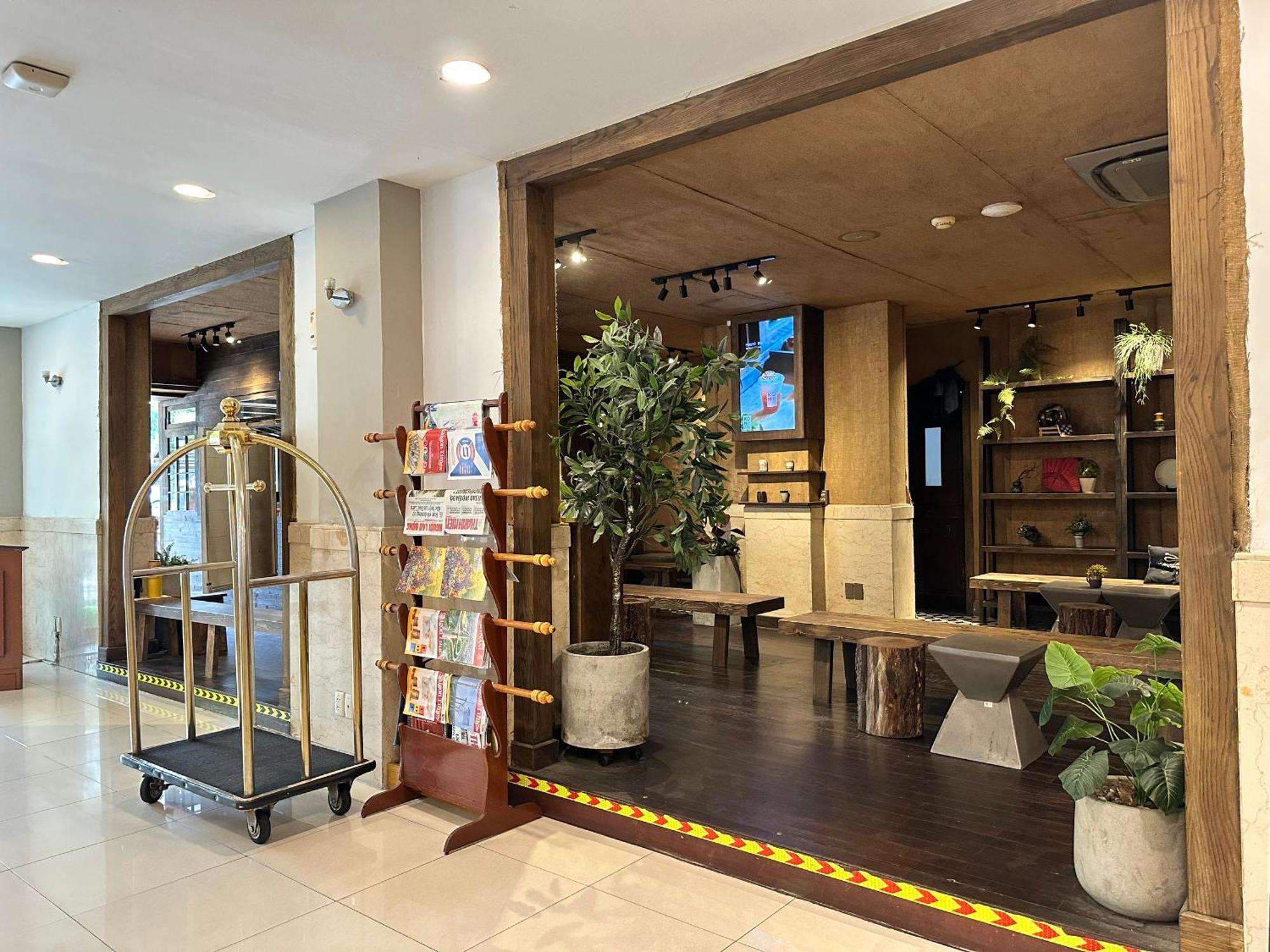 Oscar Saigon 4*