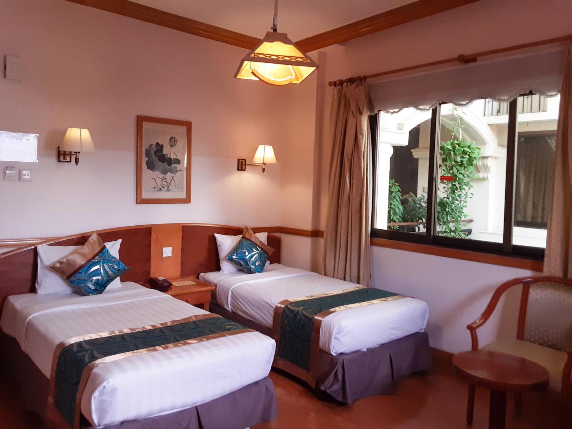 Oscar Saigon Khách sạn 4*